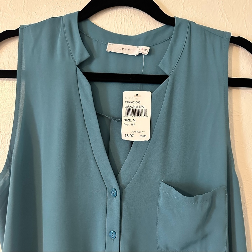 🌟SALE🌟 Lush blue sleeveless blouse - Picture 5 of 7